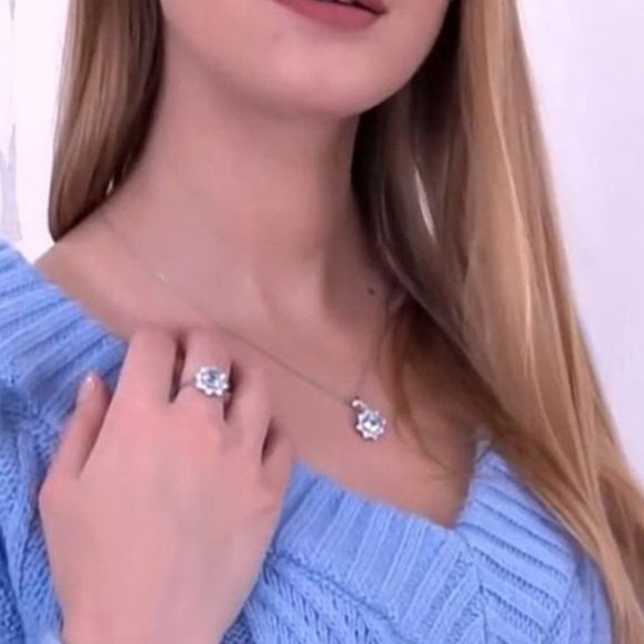 925 Sterling Silver Blue Sapphire Pendant - Picture 3 of 3